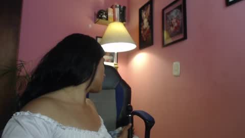 Snapshot of bunnyemilyr0s33 chatting on 08-06-26, 04:53 bunnyEmilyR0s33 online show from 08-06-26, 04:53
