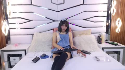 Snapshot of bunnysexyy chatting on 12-16-25, 07:52 Bunny online show from 12-16-25, 07:52