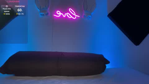 Snapshot of bunnysparamours chatting on 10-14-25, 02:12 MARY BUNNY online show from 10-14-25, 02:12