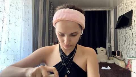 Snapshot of bunnytrussel chatting on 05-09-26, 10:20 Bella online show from 05-09-26, 10:20