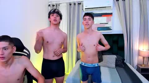 Snapshot of burning_wallen chatting on 09-10-25, 02:22 zack axel David and Anthony online show from 09-10-25, 02:22