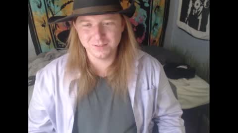 Snapshot of burningflute chatting on 09-18-25, 06:54 burningflute online show from 09-18-25, 06:54