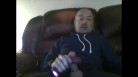 burnleyguy1977 online show from 01-11-26, 06:18