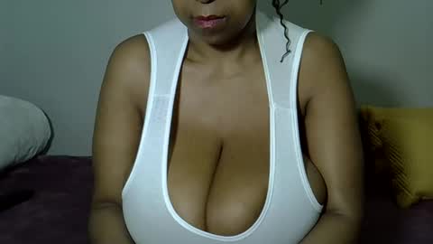 Snapshot of bustytessa37 chatting on 05-12-26, 04:09 bustytessa37 online show from 05-12-26, 04:09