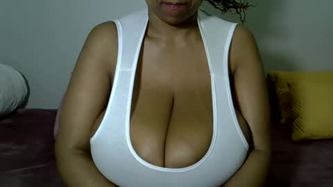 Snapshot of bustytessa37 chatting on 05-12-26, 04:26 bustytessa37 online show from 05-12-26, 04:26