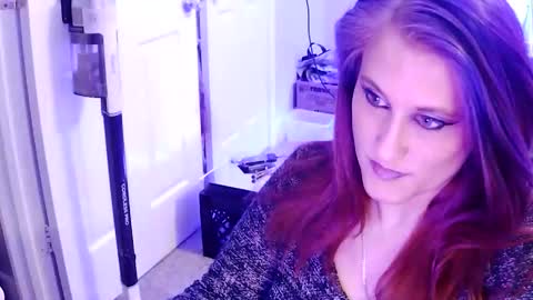 Snapshot of busybee83 chatting on 10-27-25, 06:45 busybee83 online show from 10-27-25, 06:45