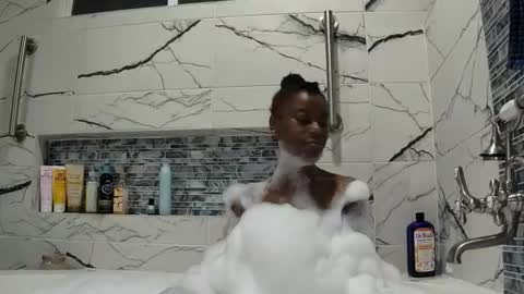 Snapshot of butt3rcup chatting on 11-25-25, 02:33 Goddess online show from 11-25-25, 02:33