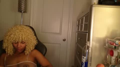 butterfly booty online show from 12-21-25, 01:02