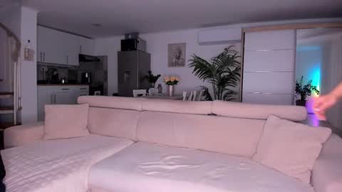 Snapshot of buyyourticketplease chatting on 11-14-25, 07:45 Nicolah Steven Bond online show from 11-14-25, 07:45