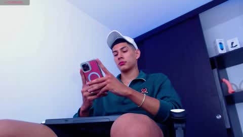 Snapshot of calavalerio chatting on 02-12-25, 06:30 Valerio online show from 02-12-25, 06:30