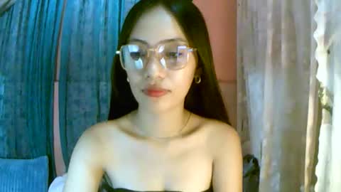 Snapshot of calla_freya chatting on 12-22-25, 04:42 Freya online show from 12-22-25, 04:42