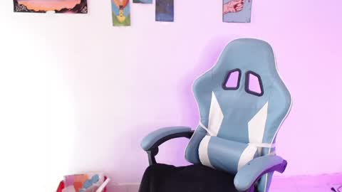 callmebluee online show from 04-17-26, 06:11