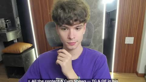 Hey I am Calvin  online show from 04-19-26, 06:10