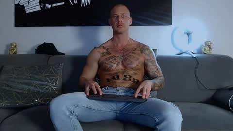 Calvin  online show from 01-19-25, 06:21