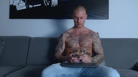 Calvin  online show from 02-28-25, 09:01