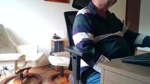 camcologne online show from 10-14-25, 08:26