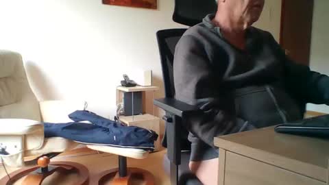 camcologne online show from 11-25-25, 10:04