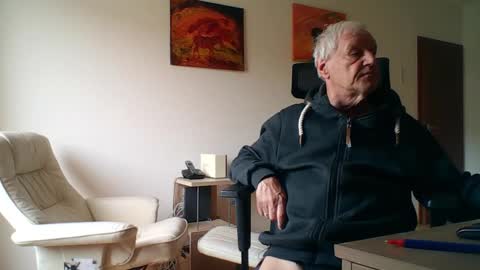 camcologne online show from 03-31-26, 08:48