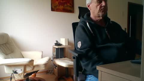 camcologne online show from 04-21-26, 08:42