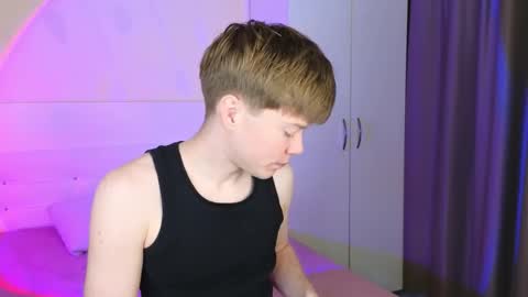 Snapshot of cameron_crowly chatting on 11-24-25, 09:31 Cameron online show from 11-24-25, 09:31