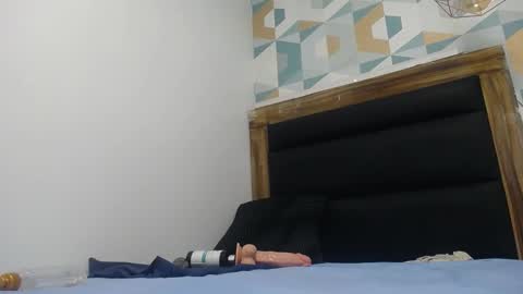 Snapshot of cameronglen chatting on 12-19-24, 09:18 cameronglen online show from 12-19-24, 09:18