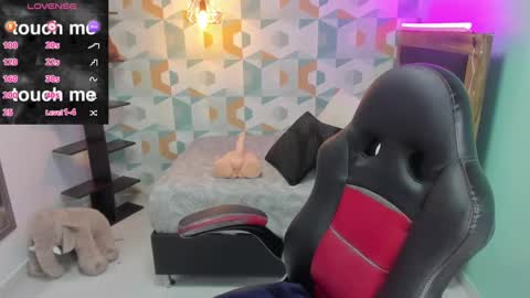 Snapshot of cameronglen chatting on 01-13-25, 02:50 cameronglen online show from 01-13-25, 02:50