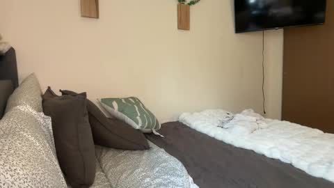 Camila online show from 10-17-25, 05:15