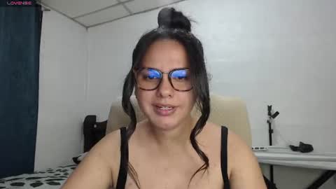 Camila Valbuena online show from 07-30-26, 01:04