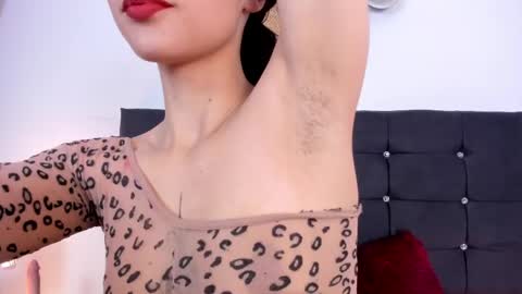 Snapshot of cami_vargas chatting on 04-29-26, 12:42 Camila online show from 04-29-26, 12:42