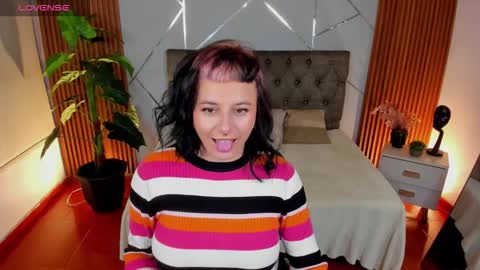 Snapshot of camii_lux chatting on 10-18-25, 05:10 Cami online show from 10-18-25, 05:10