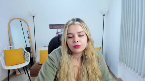 Camila online show from 03-06-25, 07:47