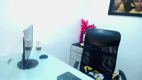 CamiilaReyes online show from 10-10-25, 09:47
