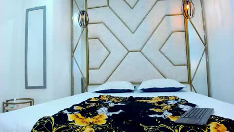 CamiilaReyes online show from 10-15-25, 01:22
