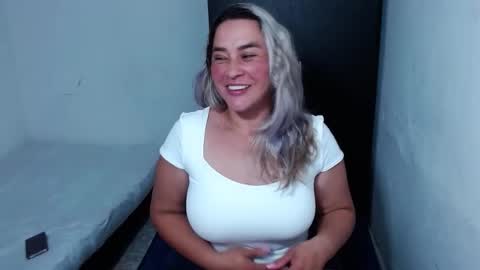 Snapshot of camila_987080 chatting on 11-28-25, 04:31 camila online show from 11-28-25, 04:31