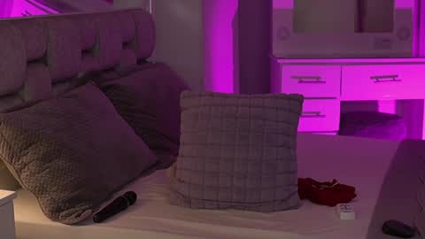 Camila buitrago online show from 12-16-24, 04:45