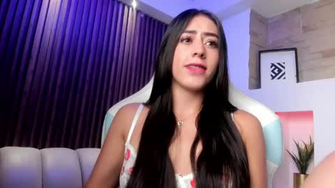 camila_martinez9 online show from 04-15-26, 11:28