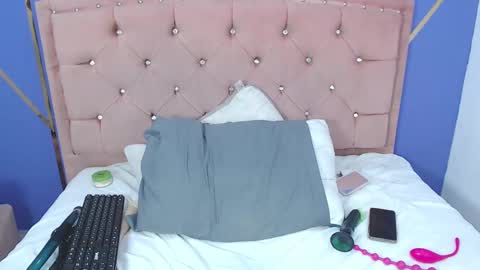 Snapshot of camila_nolimit chatting on 11-15-25, 11:32 Camila online show from 11-15-25, 11:32