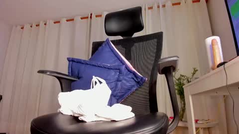 CamilaMendez--- online show from 02-15-25, 02:15