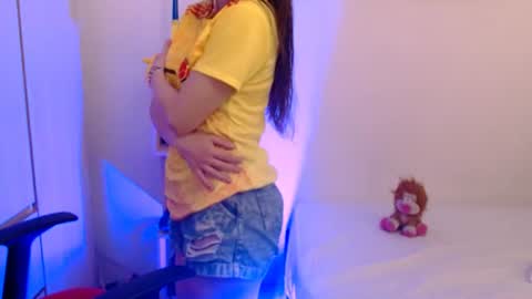 Snapshot of camila_ventura chatting on 06-18-26, 01:59 Camila ventura online show from 06-18-26, 01:59