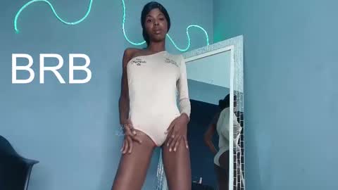 Snapshot of camilaasaenz_ chatting on 10-29-25, 11:56 C A M I L A online show from 10-29-25, 11:56