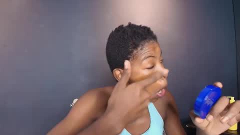 Snapshot of camilaasaenz_ chatting on 11-05-25, 01:11 C A M I L A online show from 11-05-25, 01:11