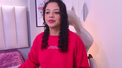 Snapshot of camilalevy chatting on 06-06-26, 12:10 Camila online show from 06-06-26, 12:10