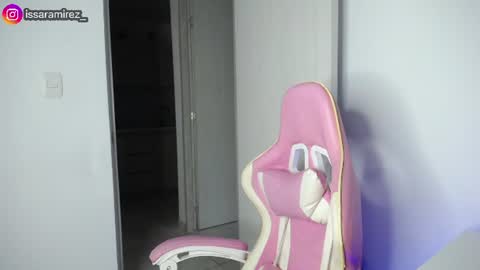 X IGcamiryan01 online show from 06-24-26, 11:04