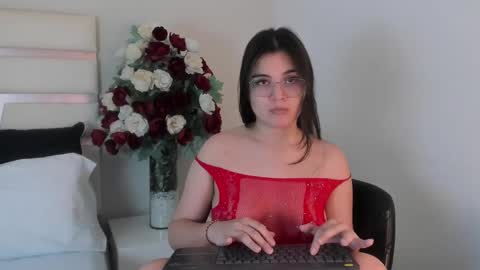 Snapshot of camilasofiia chatting on 12-21-24, 08:00 Camila online show from 12-21-24, 08:00