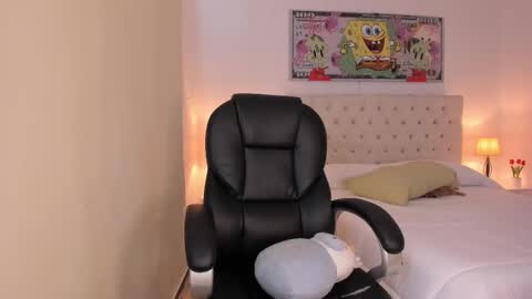 Snapshot of camileangel chatting on 11-07-25, 07:25 online show from 11-07-25, 07:25