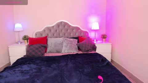 Snapshot of camilladreamer chatting on 10-15-25, 04:18 camilladreamer online show from 10-15-25, 04:18