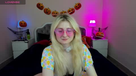 Snapshot of camilladreamer chatting on 10-21-25, 03:13 camilladreamer online show from 10-21-25, 03:13