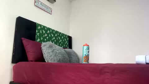 camilo_contre21 online show from 12-17-25, 08:15