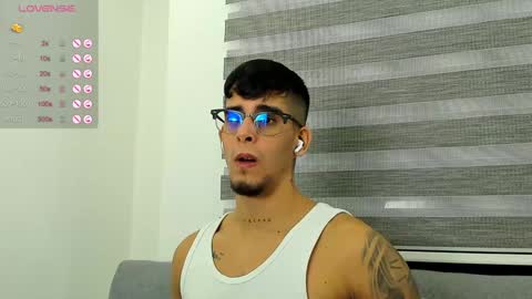   INDEPENDENT MODEL online show from 01-30-25, 01:44