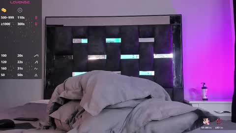   INDEPENDENT MODEL online show from 02-23-25, 05:01